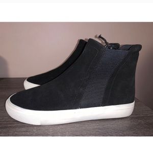 Gap Women’s Chelsea Boots